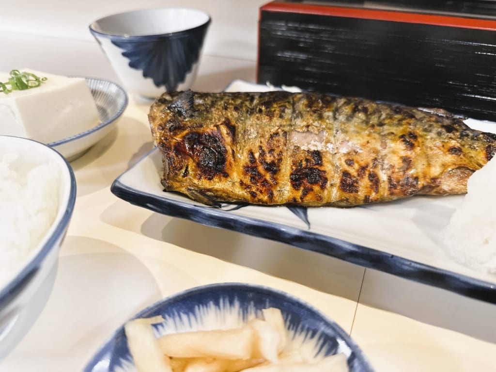 行列の絶えない『 鯖の眞（まこと） 』にランチ訪問。