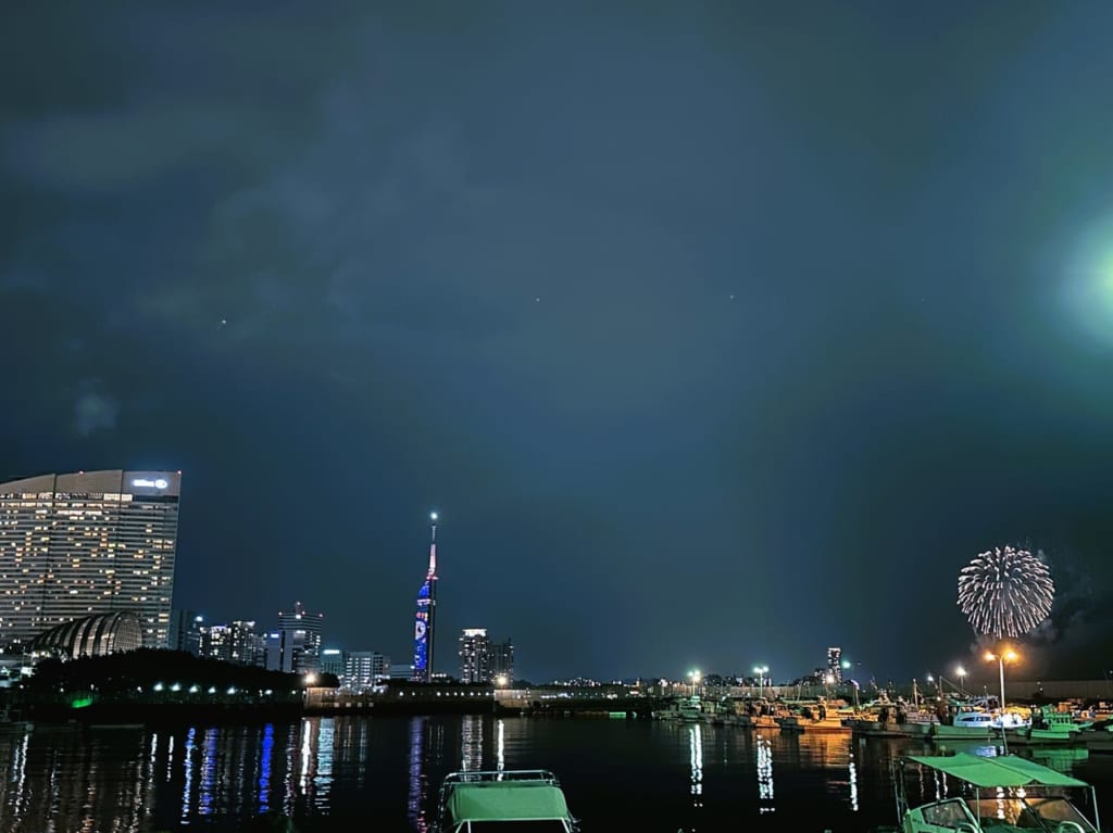 ２０２３年９月１６日、『 博多湾芸術花火２０２３ 』が小雨の中、無事に開催されましたね。