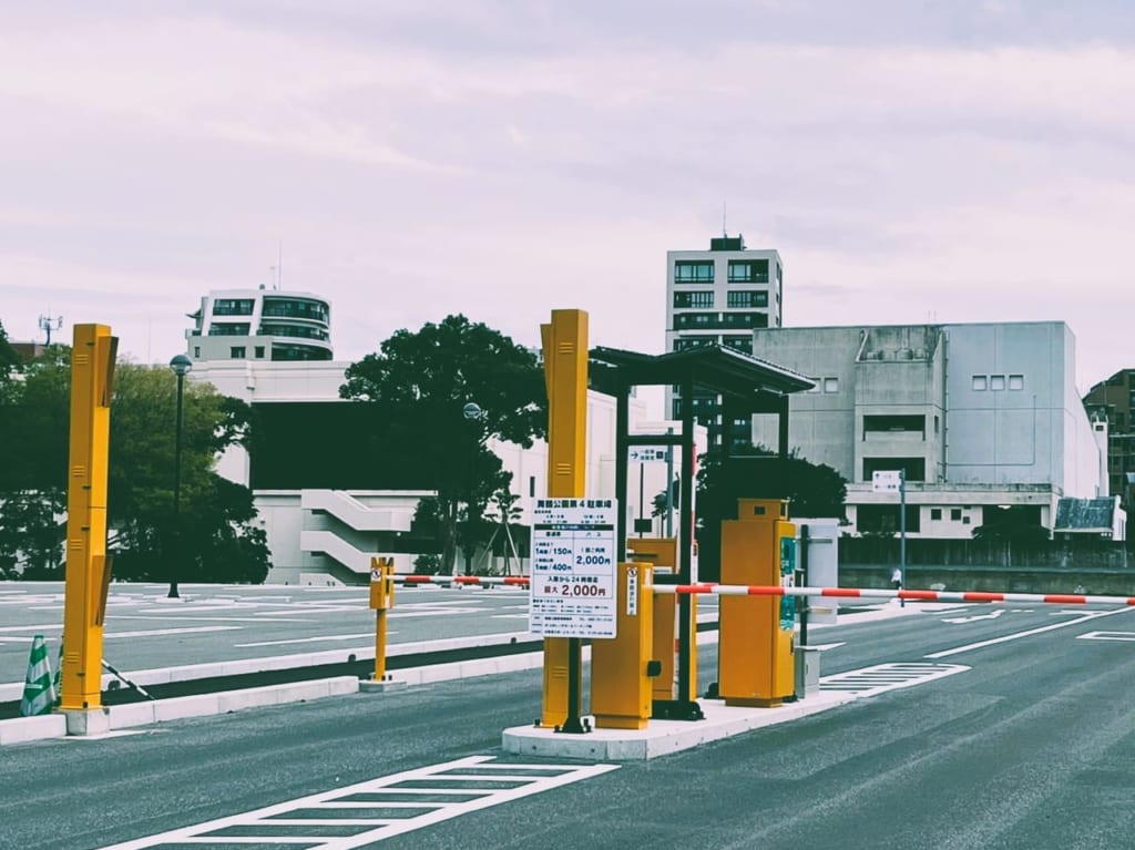 普通車２７７台、バス１８台止められる新しい駐車場が、２０２３年１０月５日舞鶴公園にオープンしましたよ！
