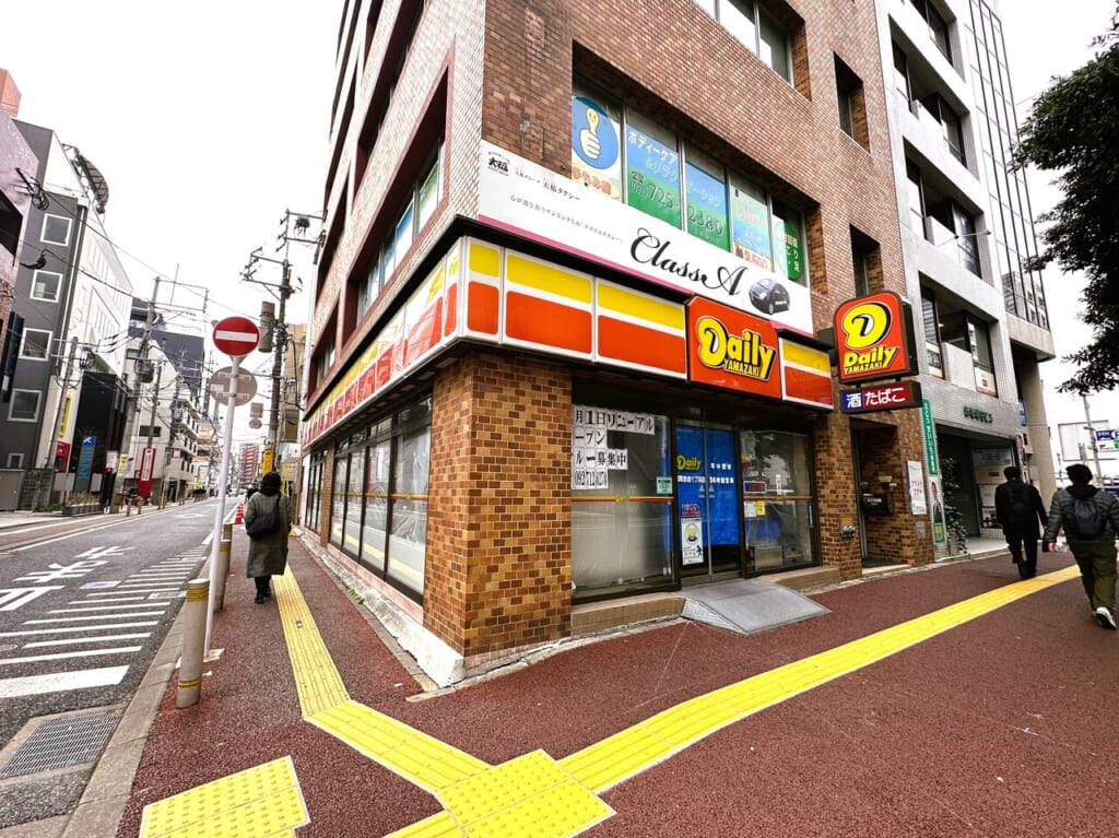 えっ⁉『 デイリーヤマザキ 福岡赤坂1丁目店 』の電気が消えています。