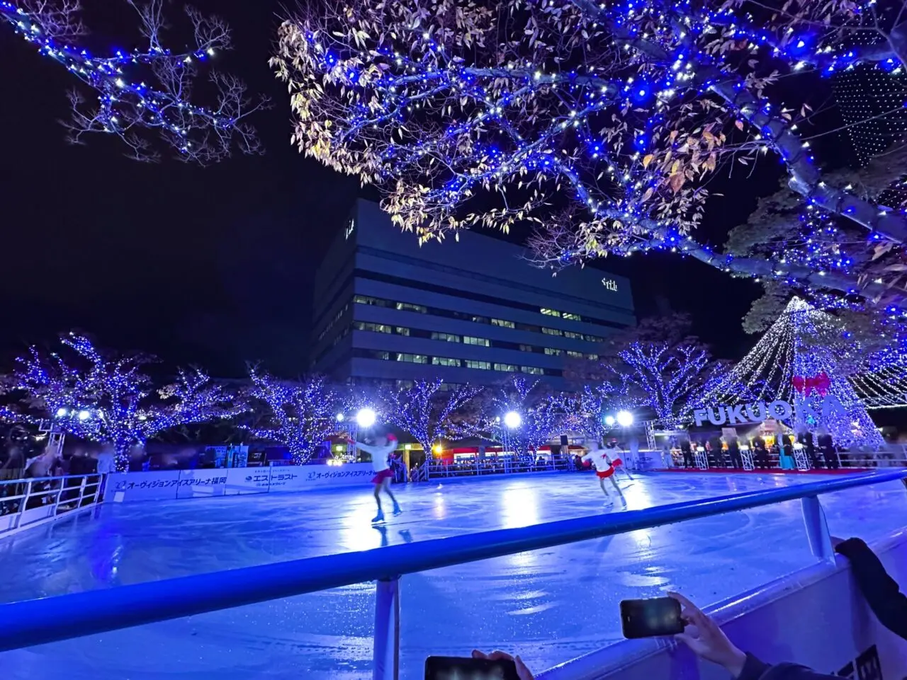 １１月２９日（金）にオープンした「 シーサイドももち ICE SKATING PARK 」。