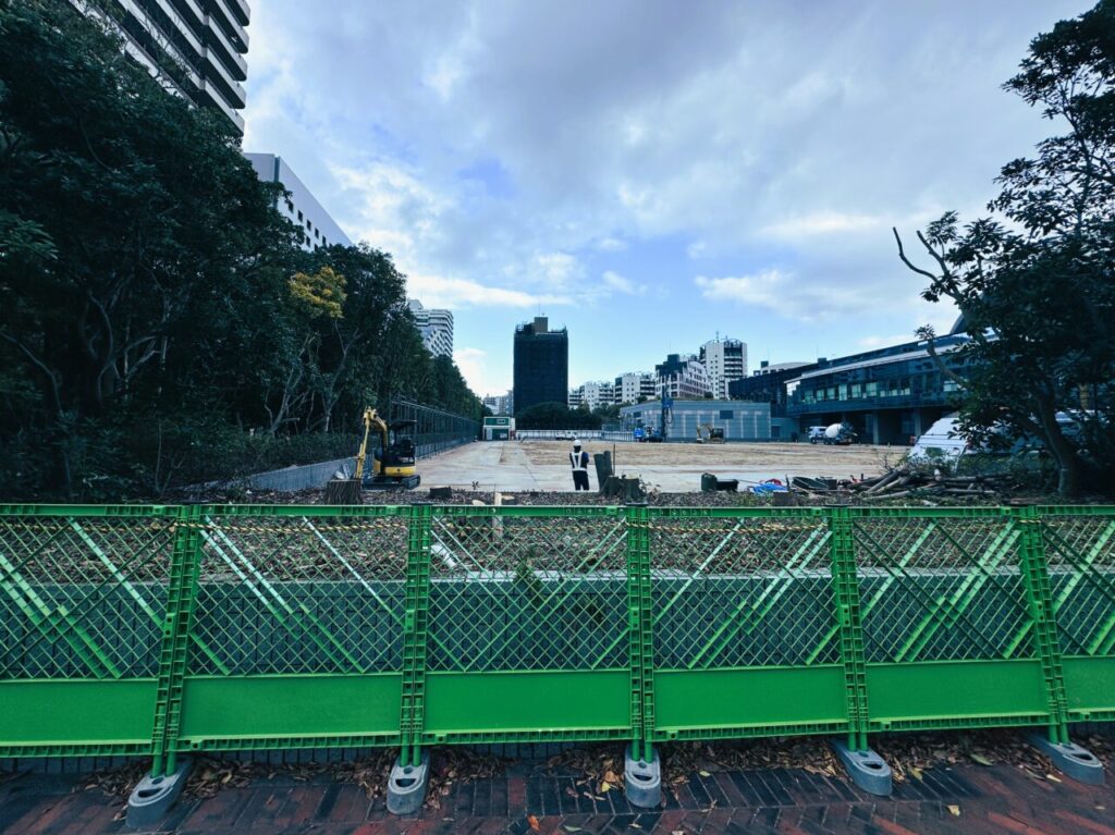 『 福岡市博物館 』の北側に重機が入って、大規模な工事が始まるみたいです。