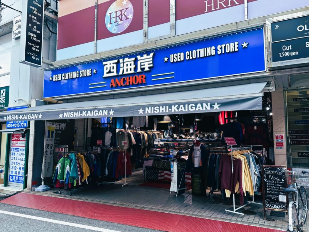 「古着屋 西海岸」全店で冬の半額セール実施中！！期間は２０２５年１月１６日（木）から３月２日（日）まで。