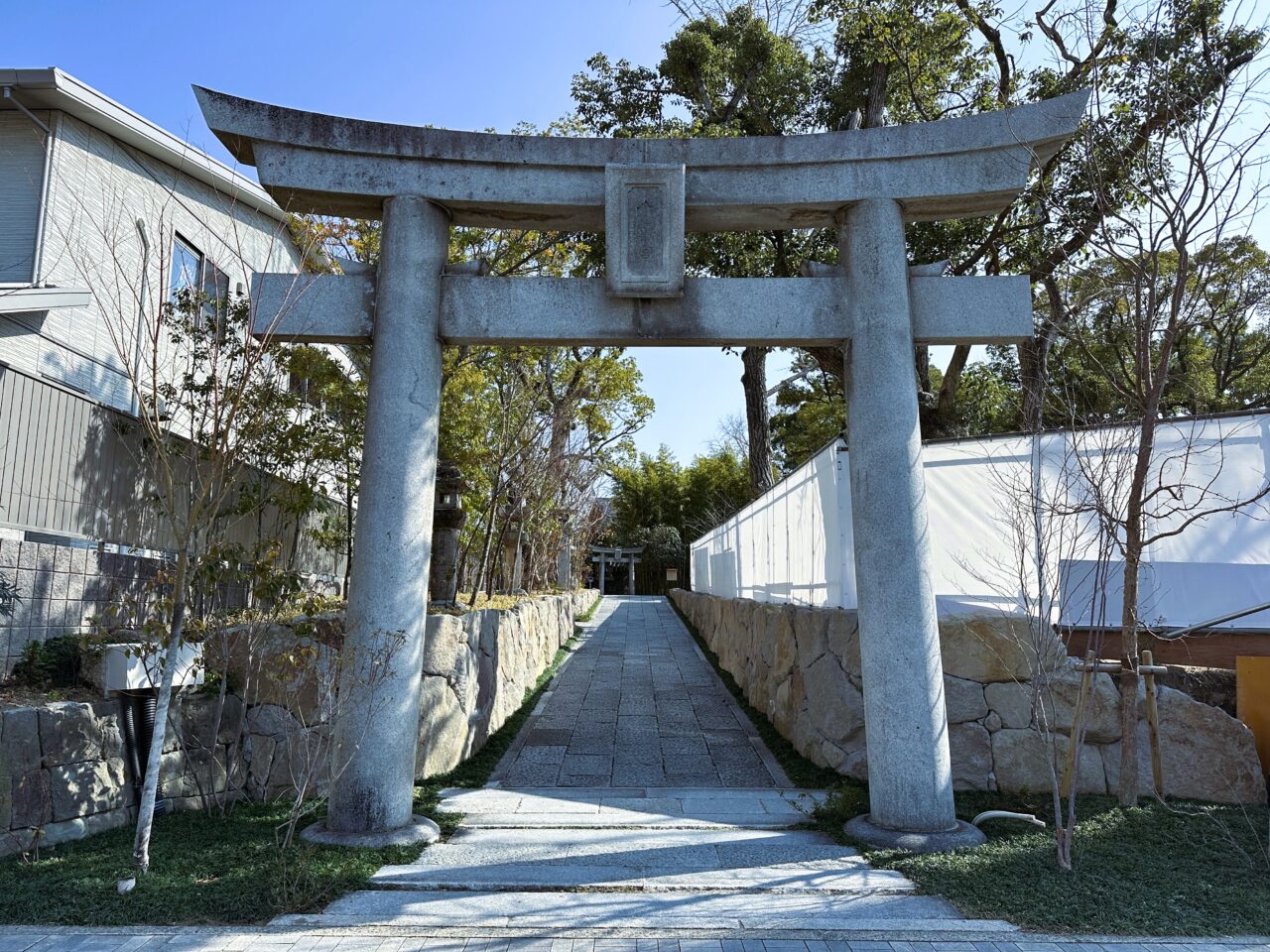 ” 世界一の神社 ”を目指している「鳥飼八幡宮」。なにやら大掛かりな工事が進行中です！