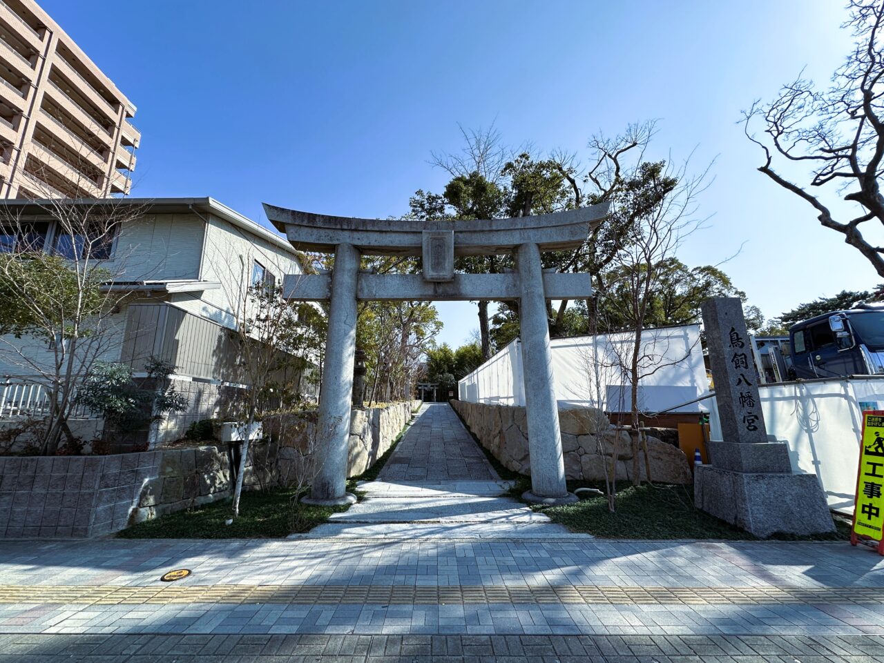 ” 世界一の神社 ”を目指している「鳥飼八幡宮」。なにやら大掛かりな工事が進行中です！