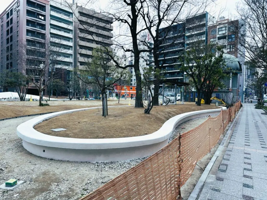 おぉ～久しぶりに通った「長浜公園」…なんだか広々？！リニューアルの全貌が明らかになってきています