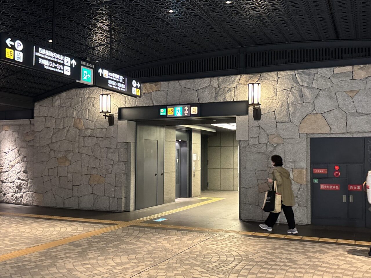 天神地下街エレベーター停止