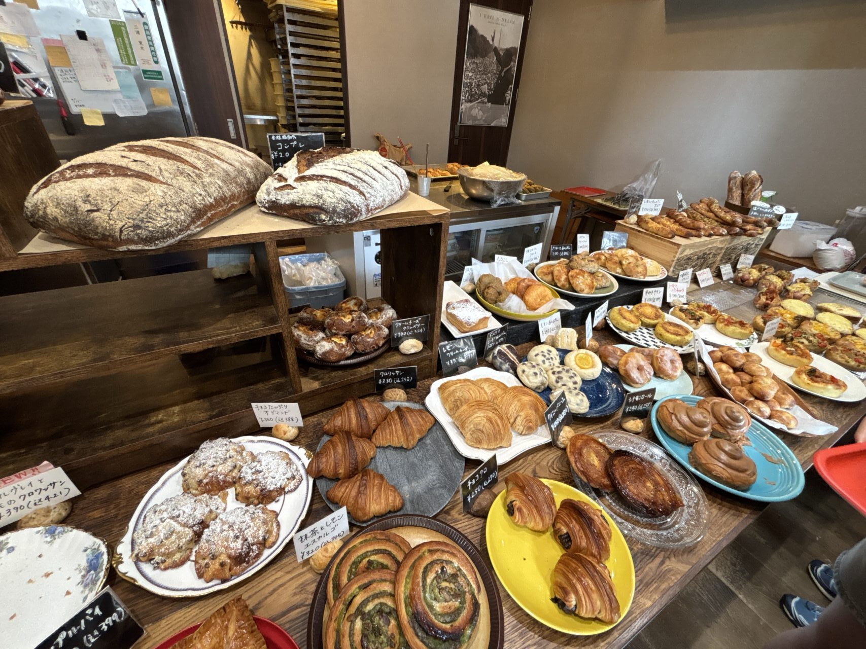 THE ROOTS neighborhood bakery