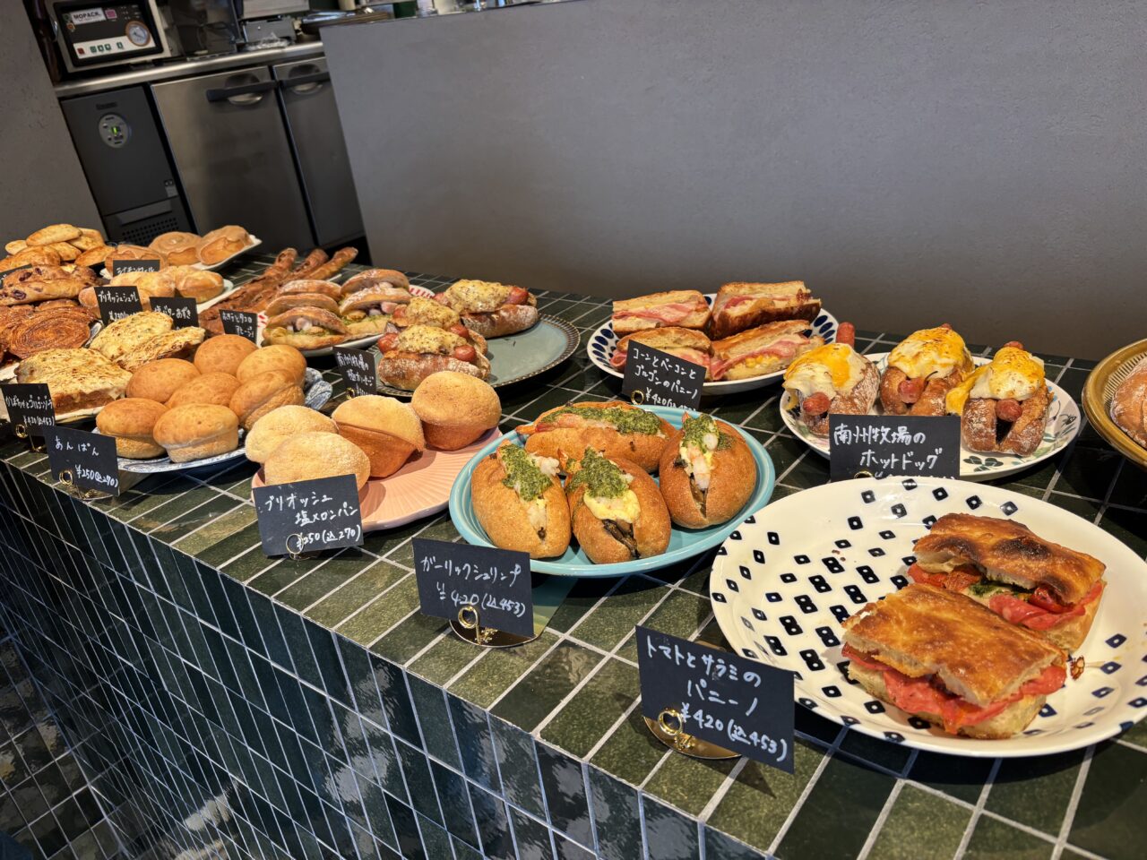 THE ROOTS neighborhood bakery