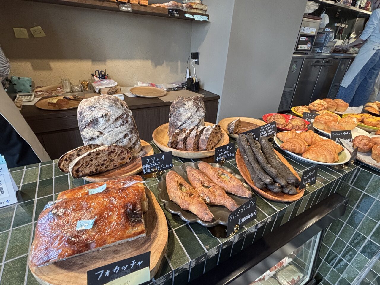 THE ROOTS neighborhood bakery